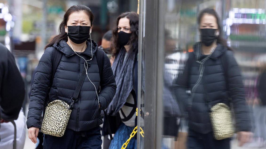 Nueva York levanta la restricción de llevar mascarilla a los vacunados