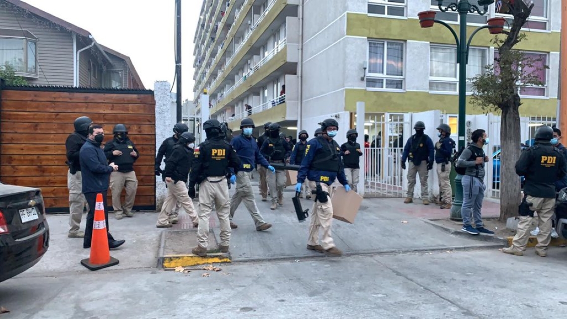 Masivo operativo en La Cisterna dejó al menos 24 detenidos