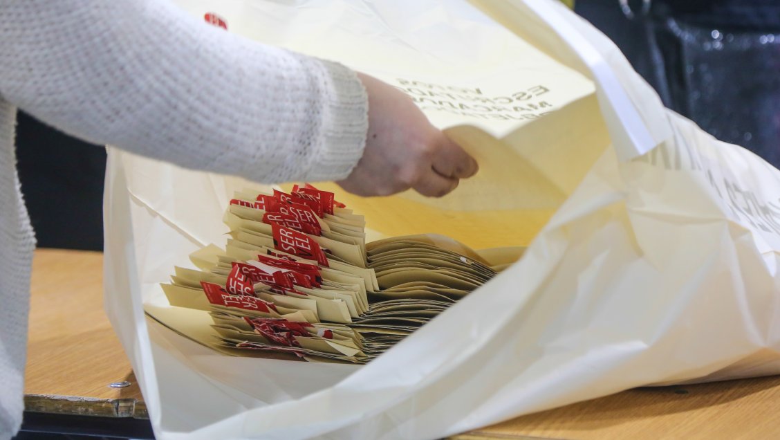 Sierra Gorda: Candidata independiente afirma que error de vocales la dejó como perdedora