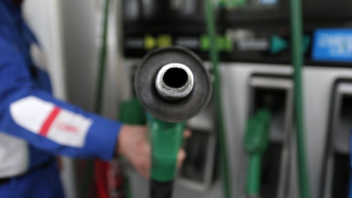 Expertos analizan el aumento sostenido del precio de los combustibles