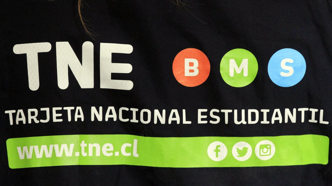 Junaeb llama a revalidar la TNE: Proceso termina el 31 de mayo