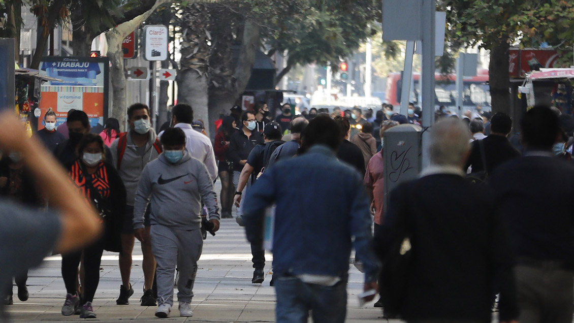 Informe Epidemiológico: Casos activos en la Región Metropolitana siguen al alza y superan los 23.000