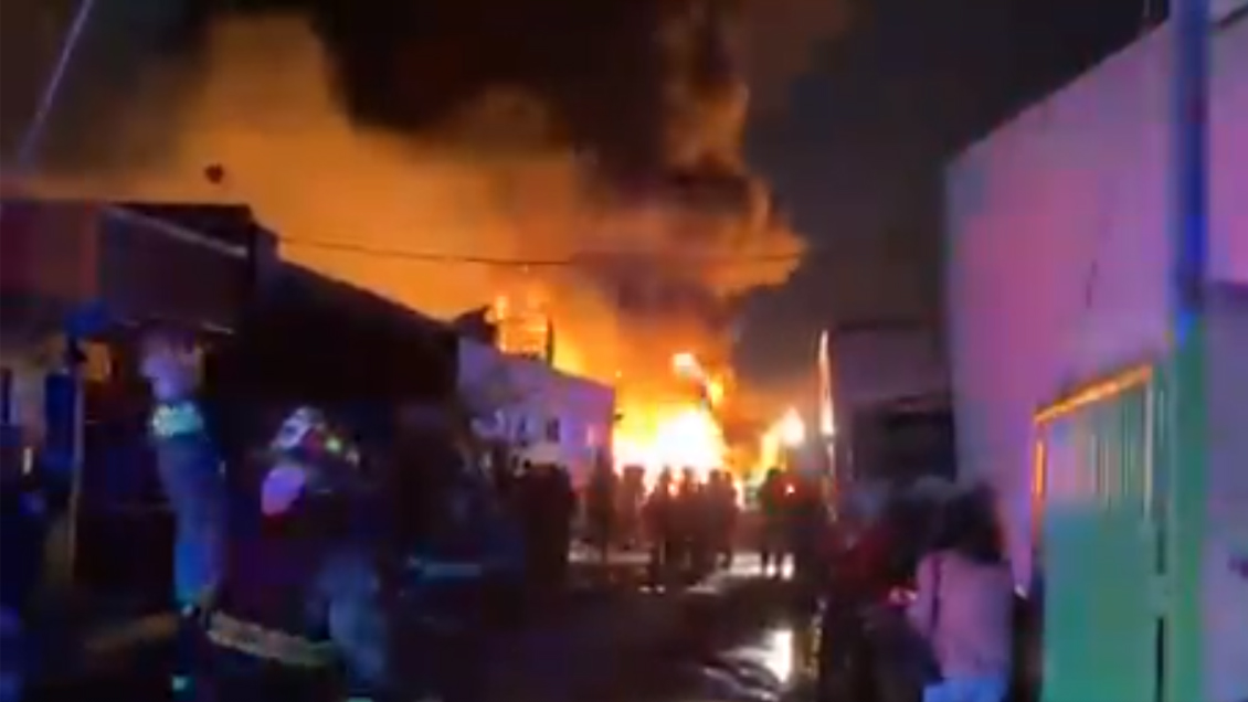 Incendio destruyó fábrica de espuma industrial en San Bernardo