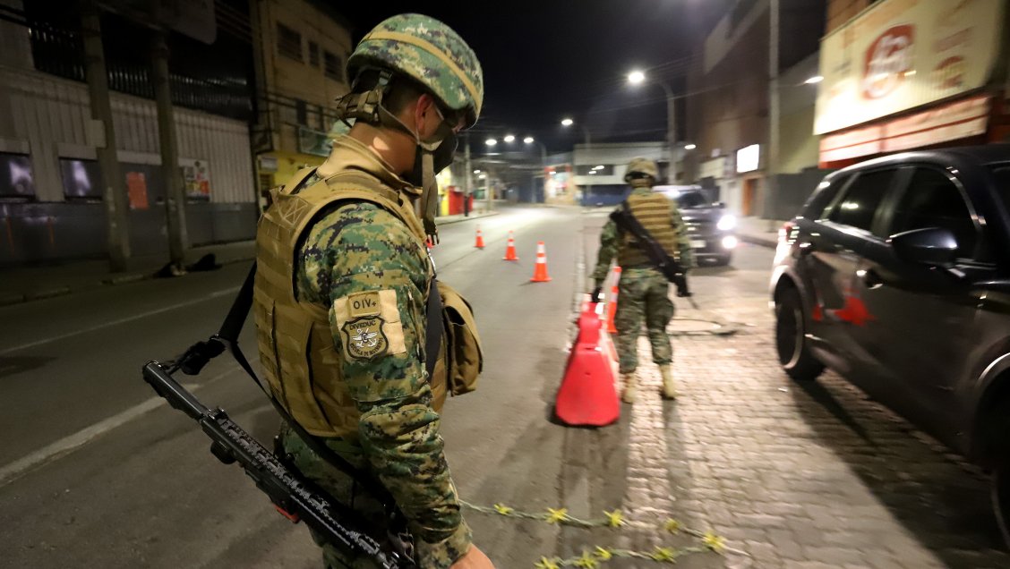 Chofer fue herido a bala tras intentar atropellar a funcionarios del Ejército en Punta Arenas