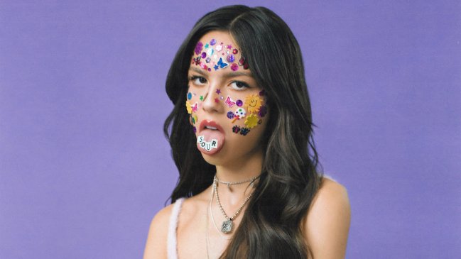 Olivia Rodrigo se convirtió en la artista más joven en liderar la lista de singles y álbumes al mismo tiempo en Reino Unido