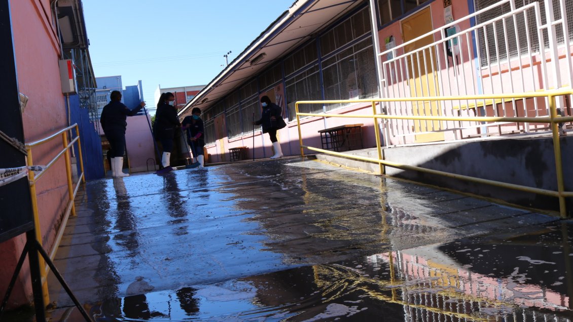 Amigos de lo ajeno aprovecharon lluvias para robar en escuela de Calama