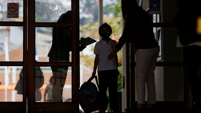 Alcaldes rechazaron postura de ministro Figueroa por clases presenciales: 