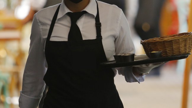 Puerto Varas: Restaurante fue sancionado por tener a 32 clientes en su interior