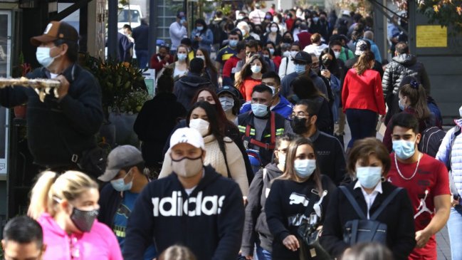 Actividad económica sorprende con salto de 14,1% en abril