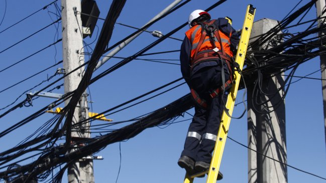 Trabajador murió tras caer de un poste en Estación Central