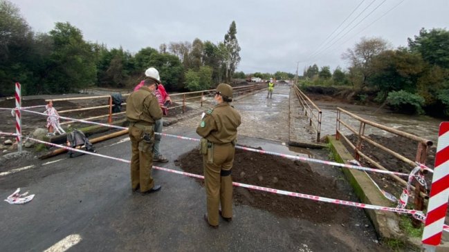 Crecida del río Itata provoca colapso de puente en camino interior de Yungay