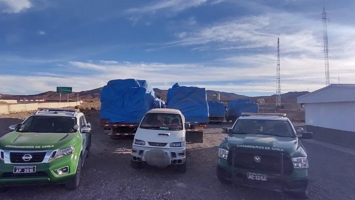 Descubren caravana de camiones con ropa de contrabando en Tarapacá