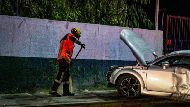 Conductor ebrio chocó contra señalética en las afueras de una comisaría en Iquique