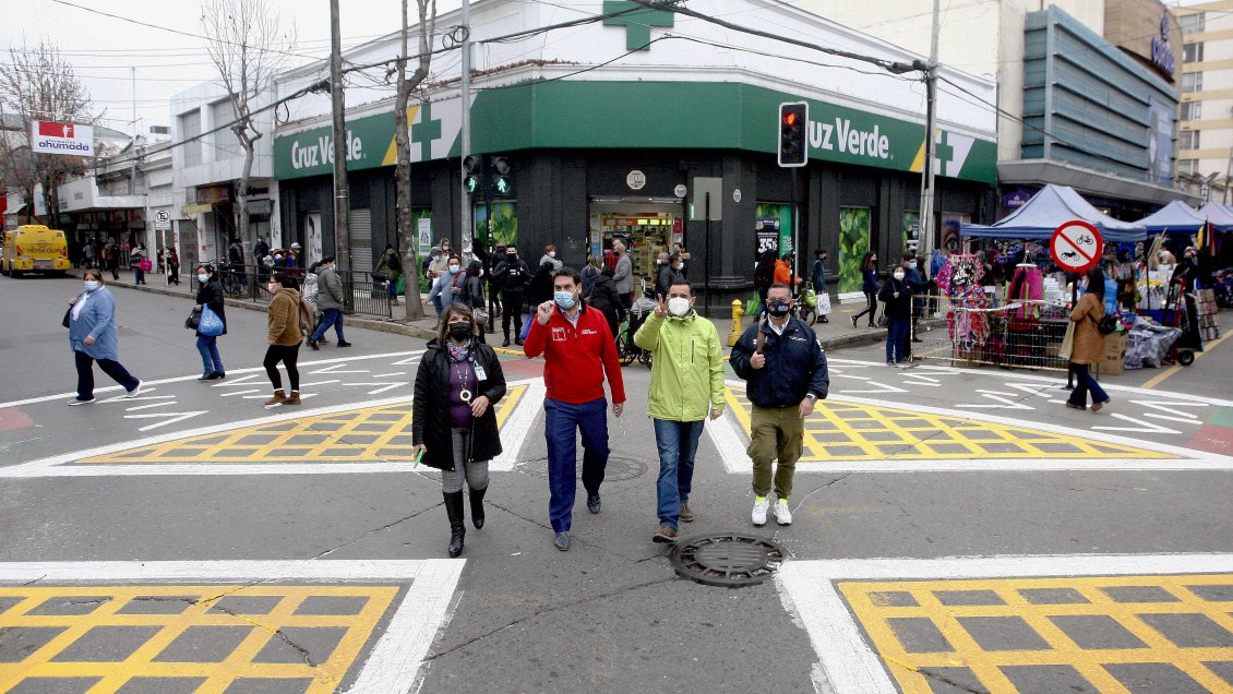 De Tokio a Curicó: Implementan pasos peatonales que permiten cruzar en forma diagonal