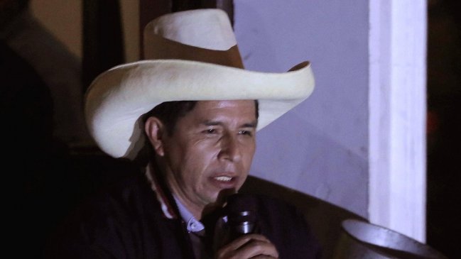 Con el 98,4% escrutado, Pedro Castillo aventaja a Keiko Fujimori en casi 69 mil votos