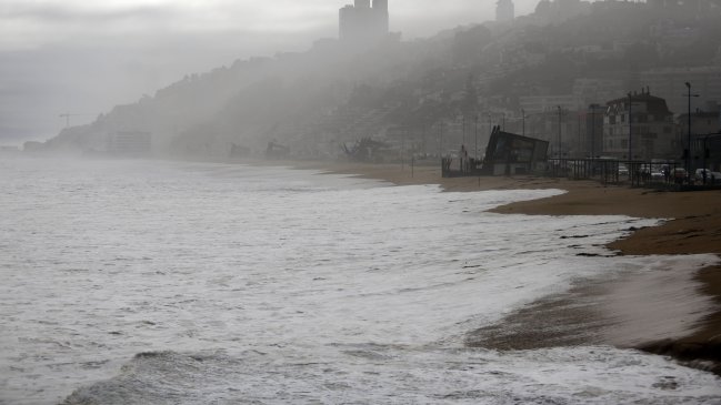 Seis surfistas fueron rescatados entre las marejadas en Concón