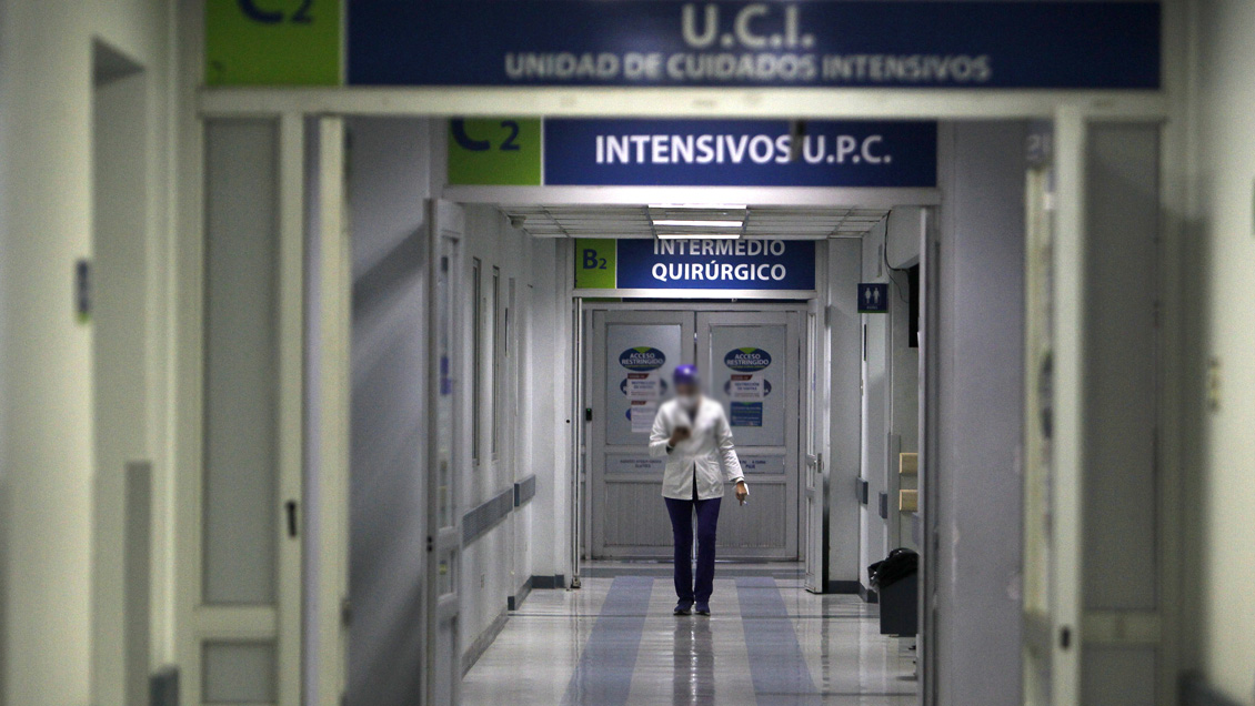 Colegio Médico: Un tercio de los trabajadores de la salud ha presentado síntomas depresivos