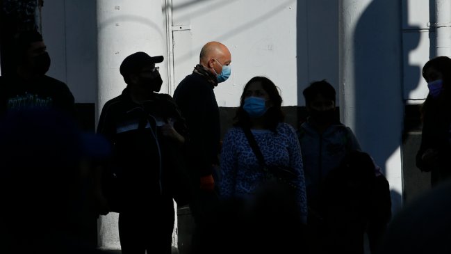 Tras conflictos con el Minsal, Colegio Médico presenta su propia estrategia sanitaria