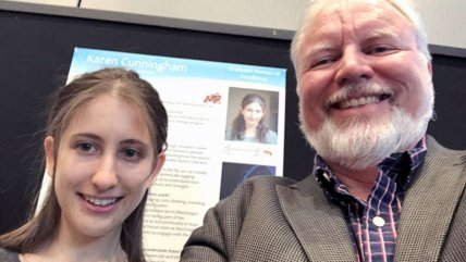   Profesor instala una cuna en su oficina para que alumna pueda estar con su hija 