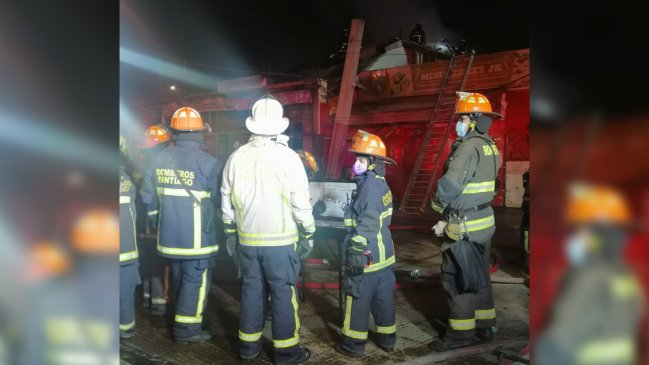 Incendio en cité de Estación Central dejó una treintena de personas damnificadas