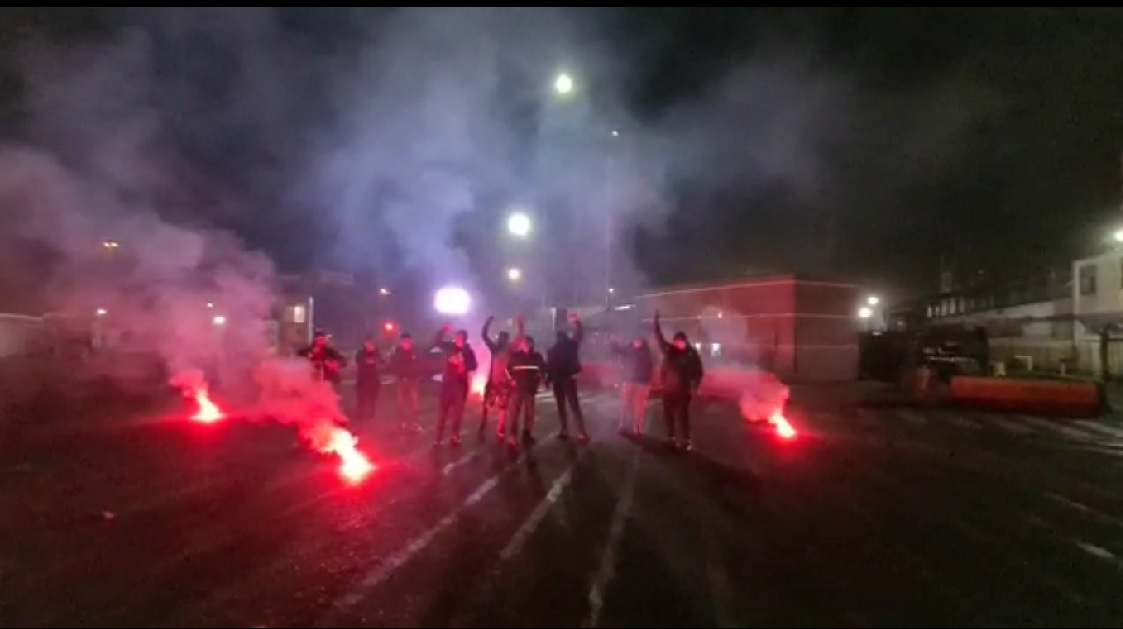 Trabajadores bloquean acceso a la concesionaria del puerto de Iquique