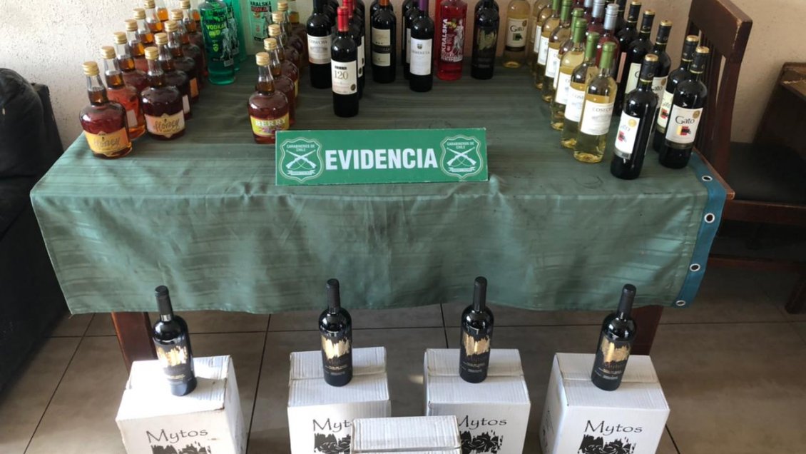 Casi un centenar de botellas de alcohol fueron decomisadas en feria de Quilpué