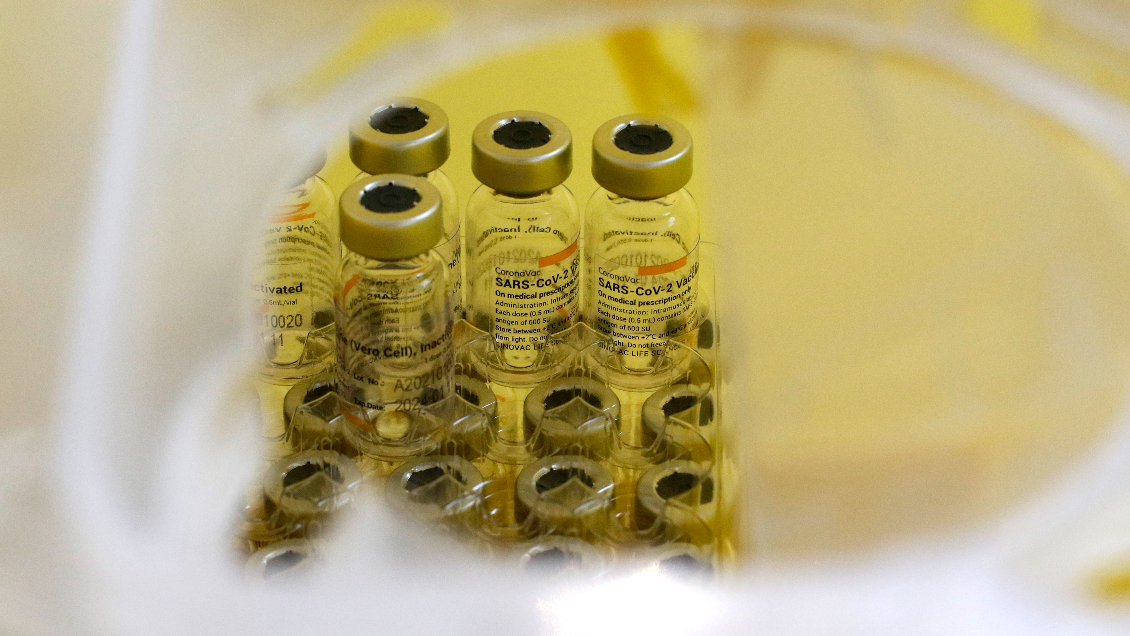 Director de estudio Sinovac en Chile: Vacunación debe ir acompañada de medidas que disminuyan el contagio