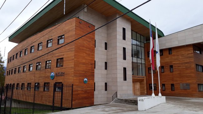 Investigan al Gobierno Regional de Aysén por proyectos fotovoltaicos adjudicados a Itelecom