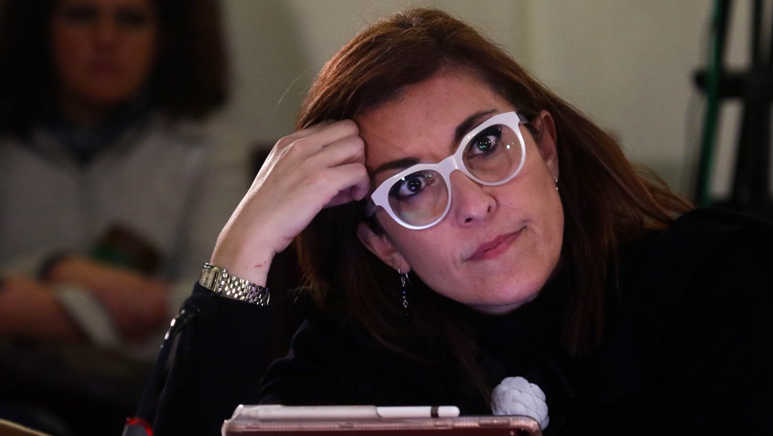 Defensoría de la Niñez anunció acciones por pequeña obligada a fumar en Talcahuano