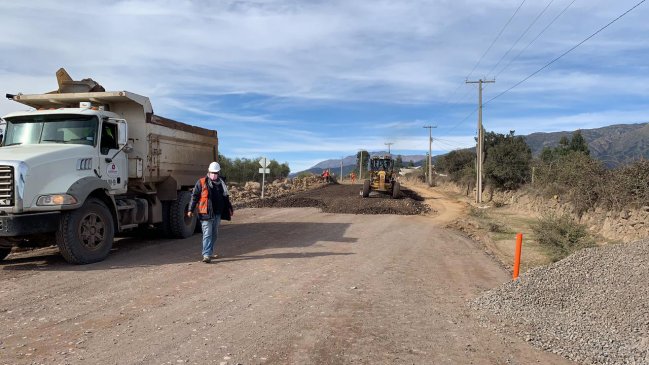Inspeccionan obras de pavimentación en sector de Puente Negro