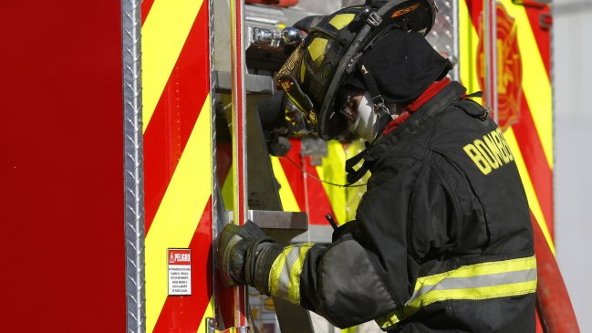 Incendio afectó a capilla del cementerio de Lampa