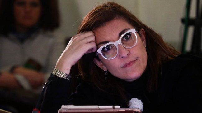 Defensoría de la Niñez anunció acciones por pequeña obligada a fumar en Talcahuano