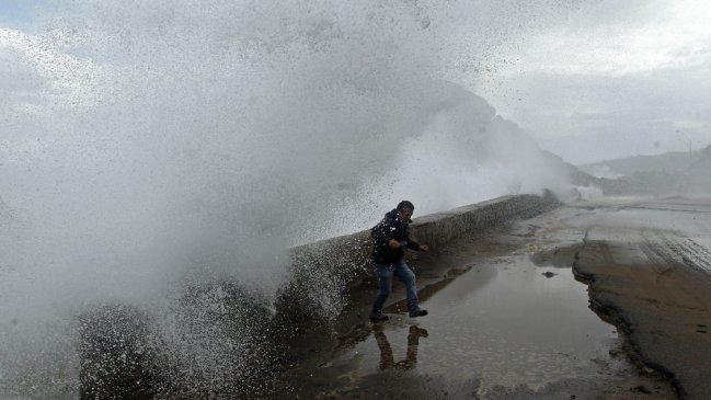 Sistema frontal en Valparaíso ha generado fuertes marejadas y vientos
