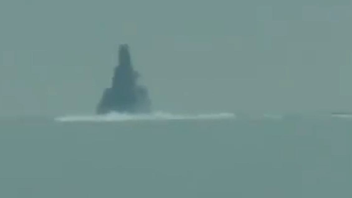 Rusia difundió video que muestra disparos de advertencia al destructor británico HMS 