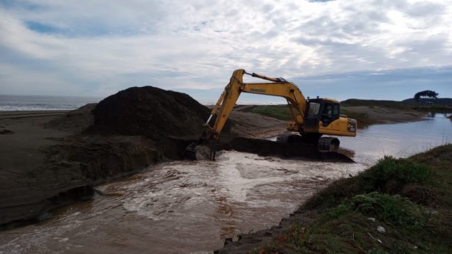   Marejadas: Autoridades monitorean inundaciones en desembocadura del río Perales en Coelemu 