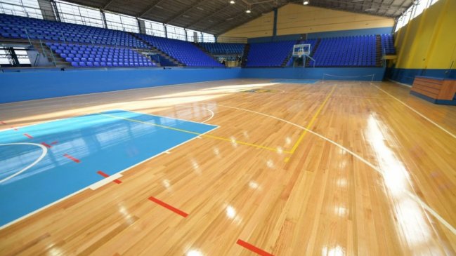 Casa del Deporte de Chillán luce renovación de piso para actividades y competencias