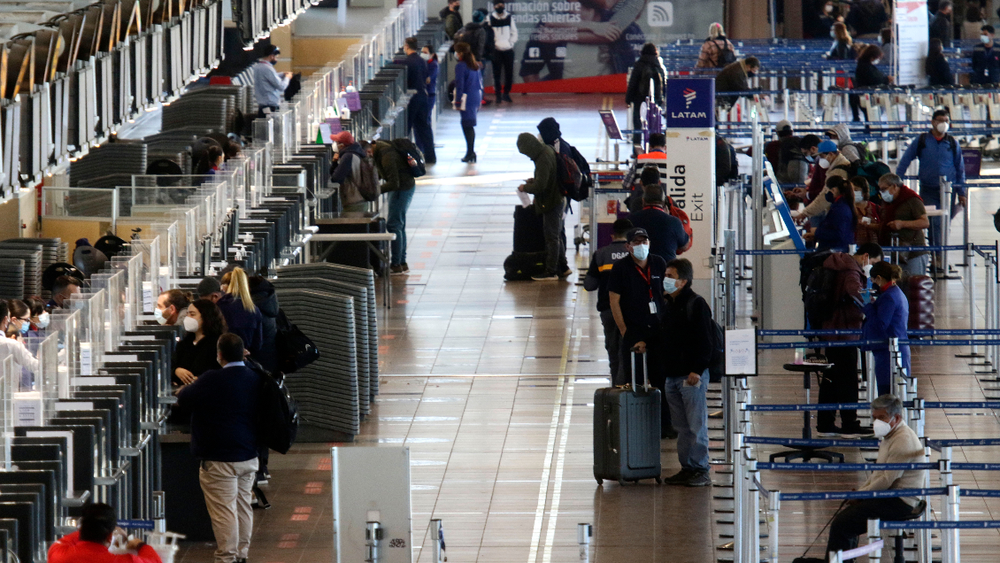 Nuevo vuelco: Seremi reconoció que primer caso Delta pasó sólo un día en cuarentena en Santiago