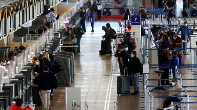 Nuevo vuelco: Seremi reconoció que primer caso Delta pasó sólo un día en cuarentena en Santiago