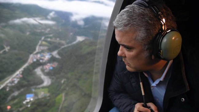 Atacan a tiros el helicóptero en el que viajaba el presidente de Colombia