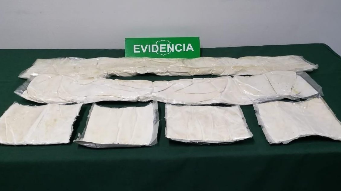 Detienen a tres hombres que fueron sorprendidos con droga adosada a sus cuerpos