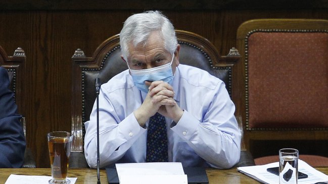 Frente Amplio ingresó interpelación a ministro Paris y piden que no 