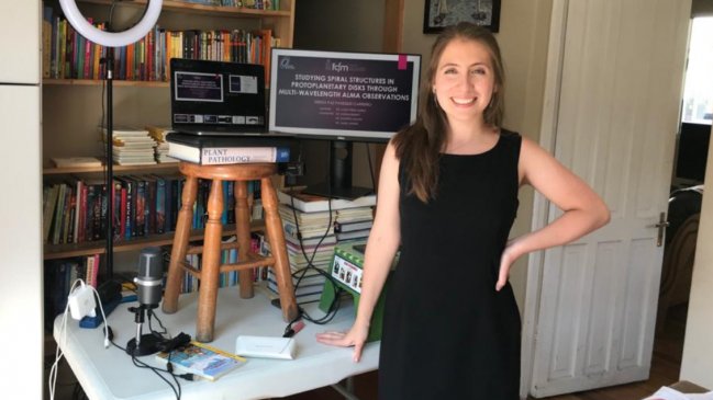 La astrónoma Teresa Paneque presenta su propia novela sobre divulgación científica