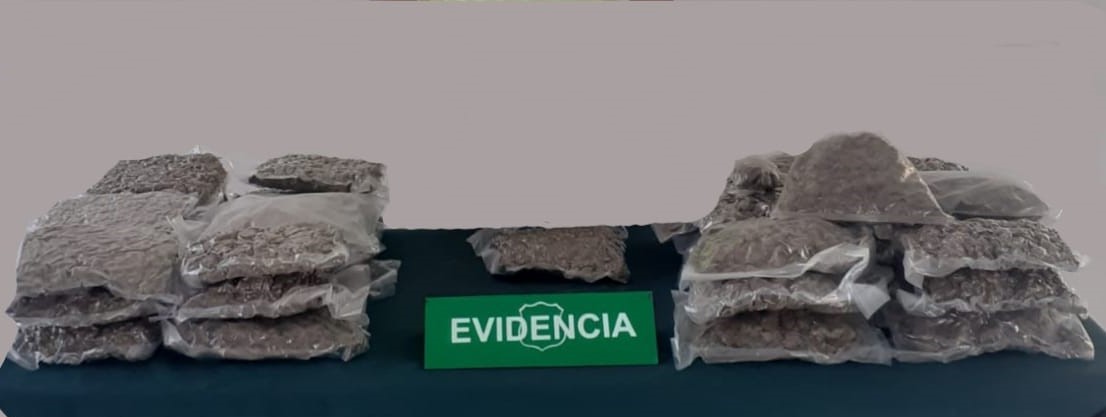 Detienen a dos hombres con 15 kilos de marihuana en pleno desierto