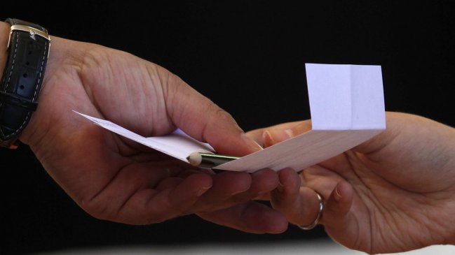 Diputados y senadores continúan discutiendo opción de restablecer el voto obligatorio