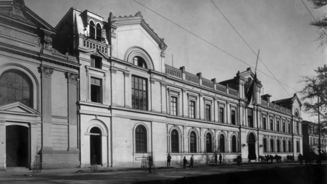 Año 1895, cuando la Universidad de Chile también se puso 