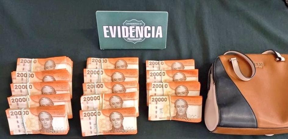 Carabineros recuperó 27 millones de pesos robados desde un automóvil en Iquique