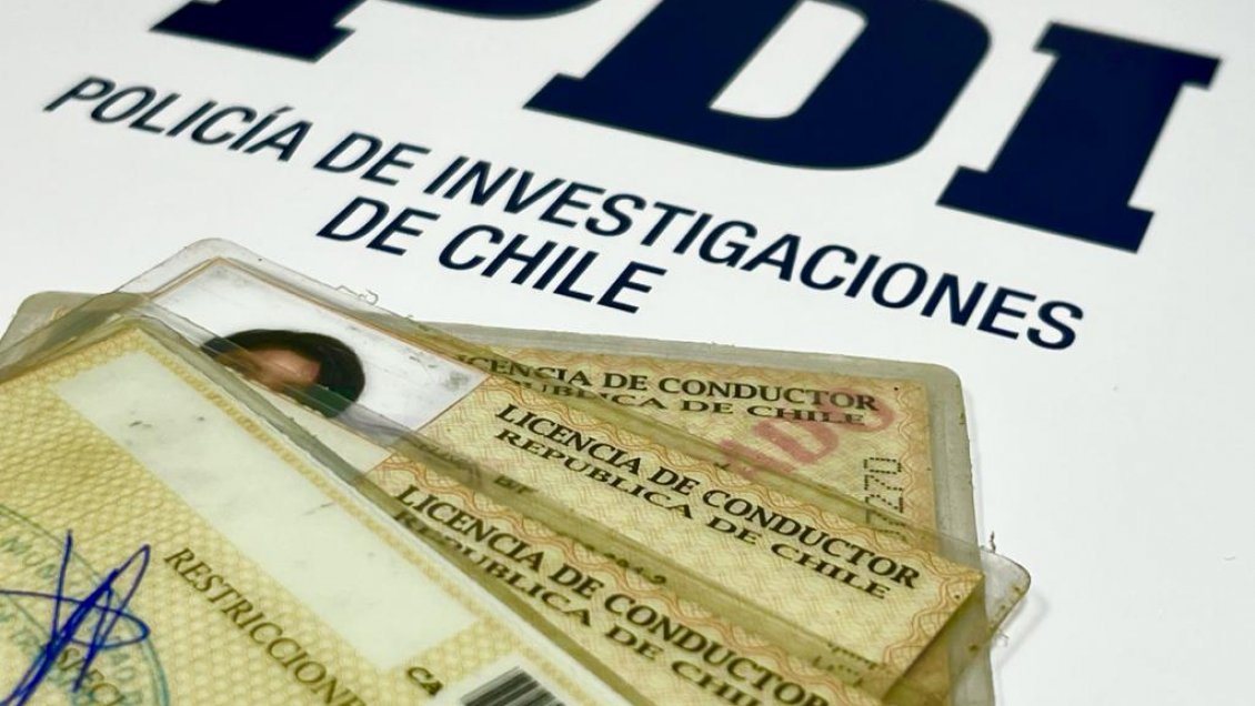 Mujer pagó por licencia de conducir falsa y fue detenida al denunciar estafa