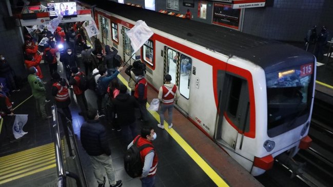 Protesta de trabajadores del Metro provocó cierre de estaciones