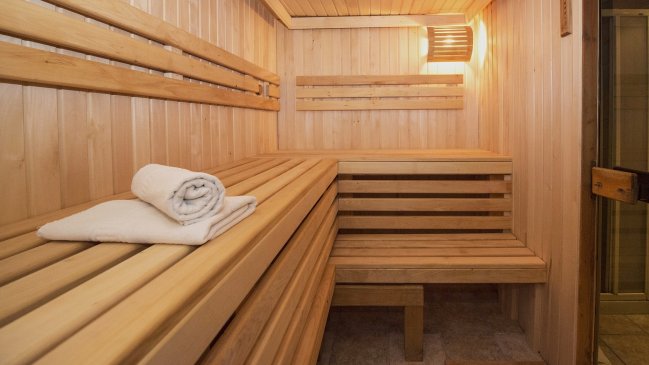 Carabineros detuvo a 10 personas al intervenir sauna clandestino de Ñuñoa