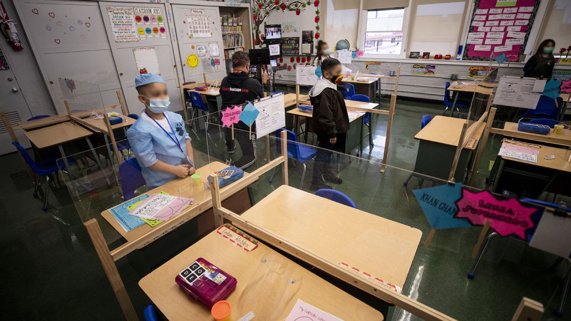 Los estudiantes y profesores vacunados en EEUU no necesitarán usar mascarillas en escuelas